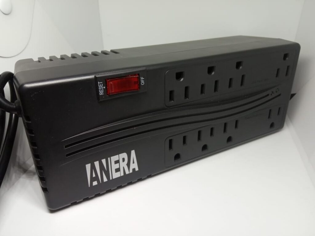 Regulador De Voltaje Anera 8 Tomas 1200VA